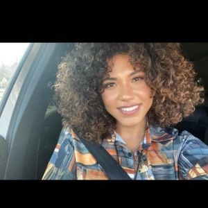 Meet your Posher, Caleisha